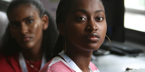 (headshot )a girl look straight and have full attention of what is ahead of her