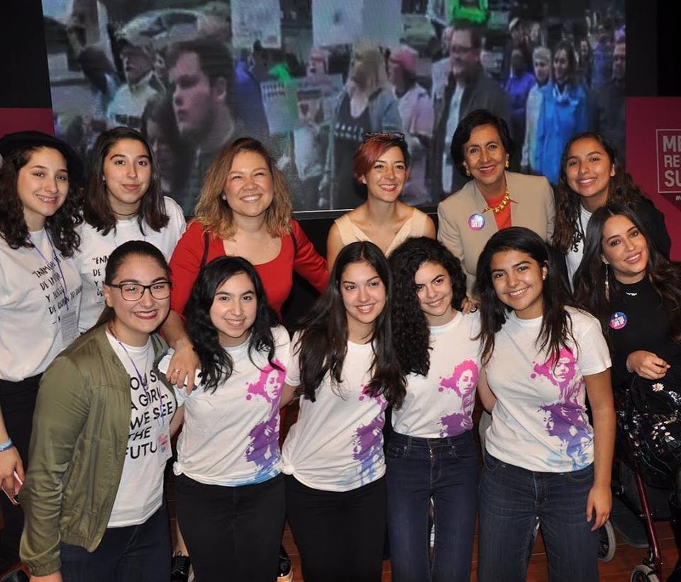 girls Group picture in Pink-Parliament stage